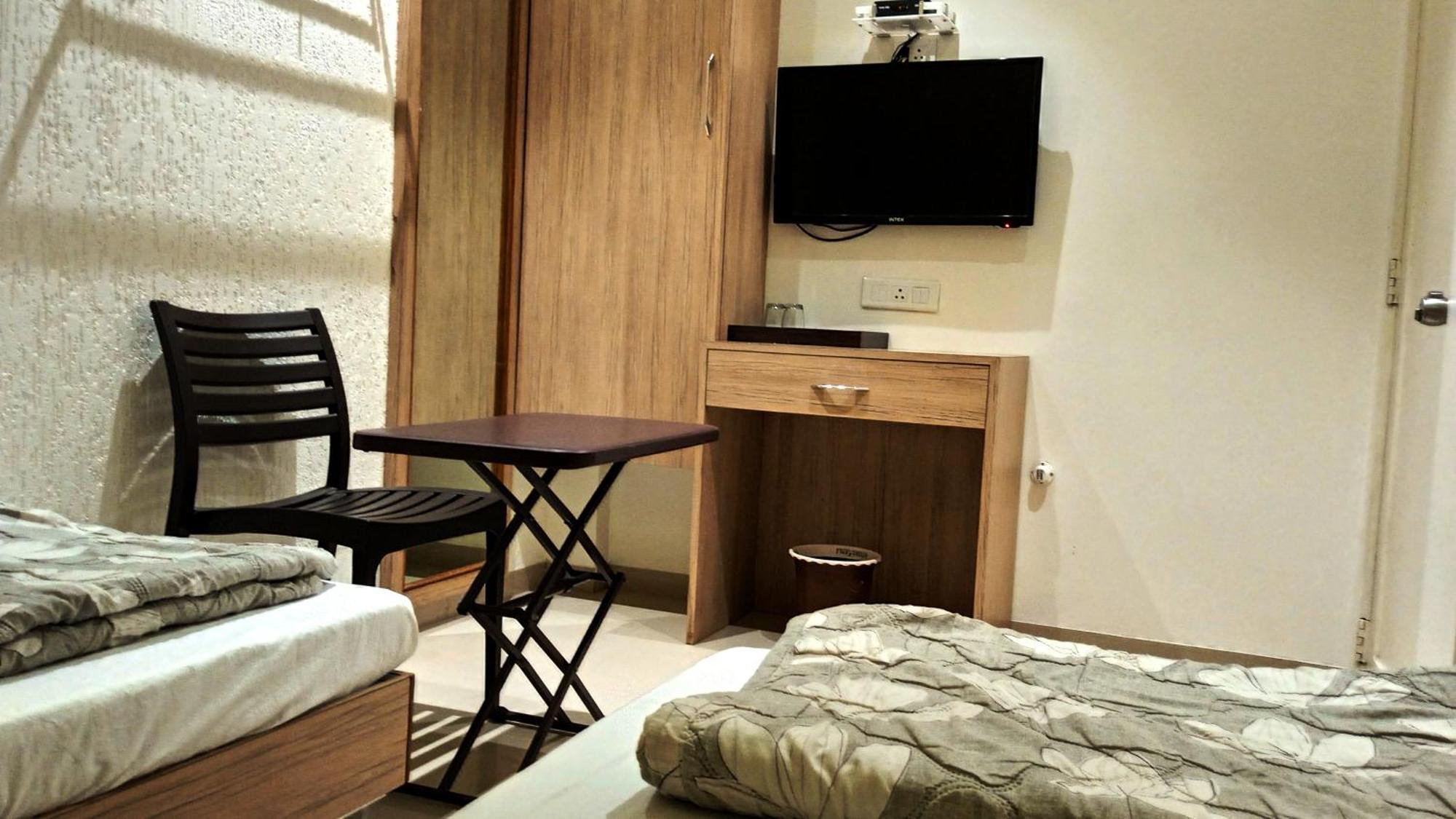 Hotel Ramniwas 贾尔冈 外观 照片
