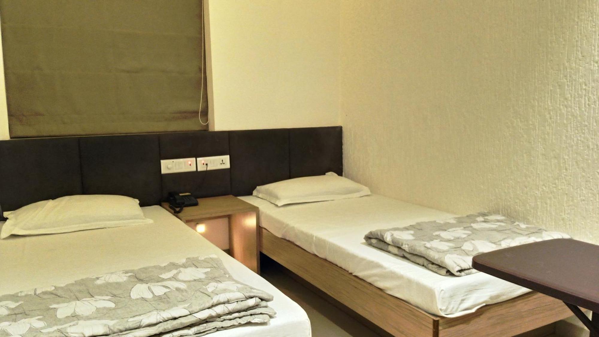 Hotel Ramniwas 贾尔冈 外观 照片