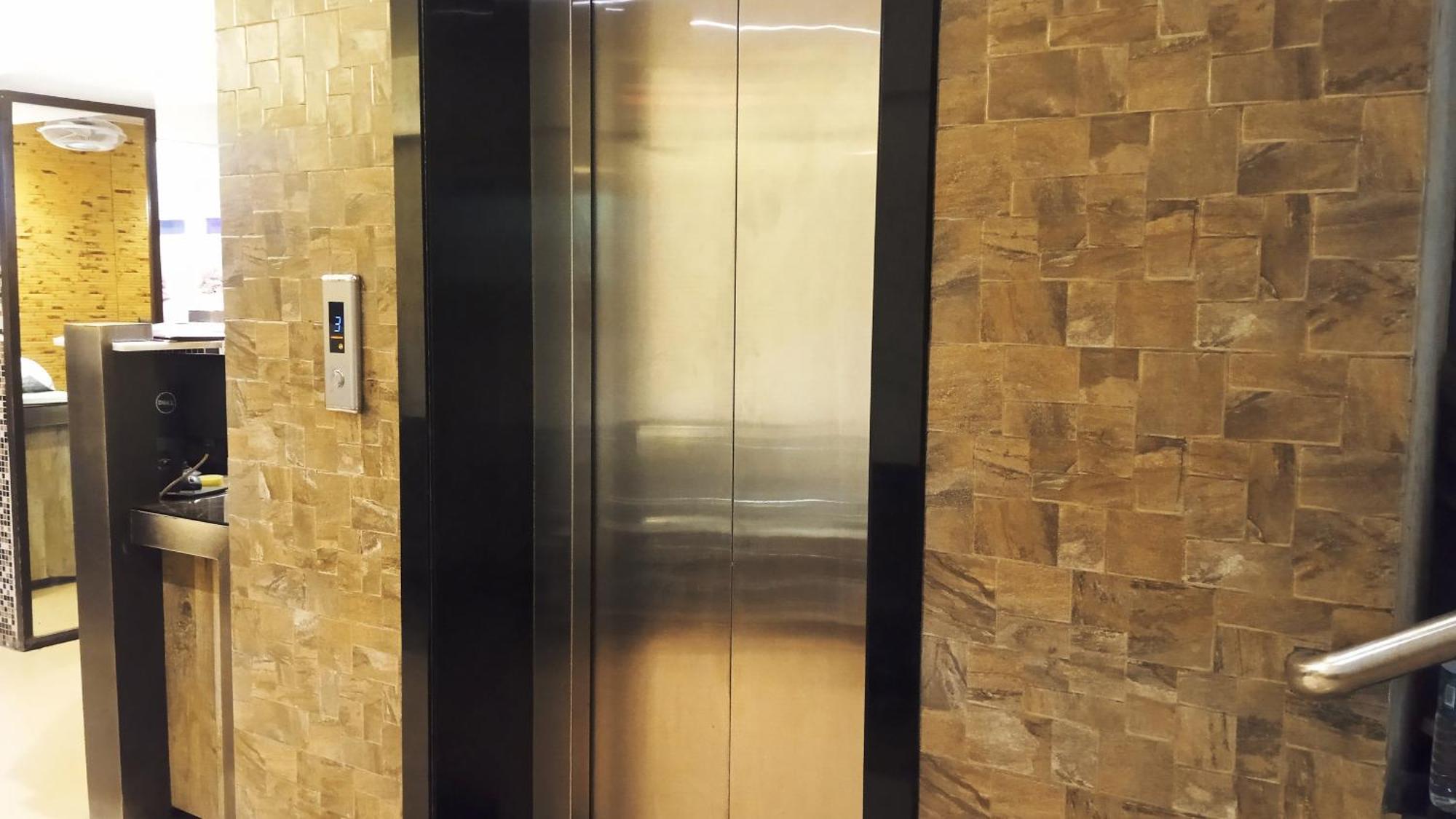 Hotel Ramniwas 贾尔冈 外观 照片